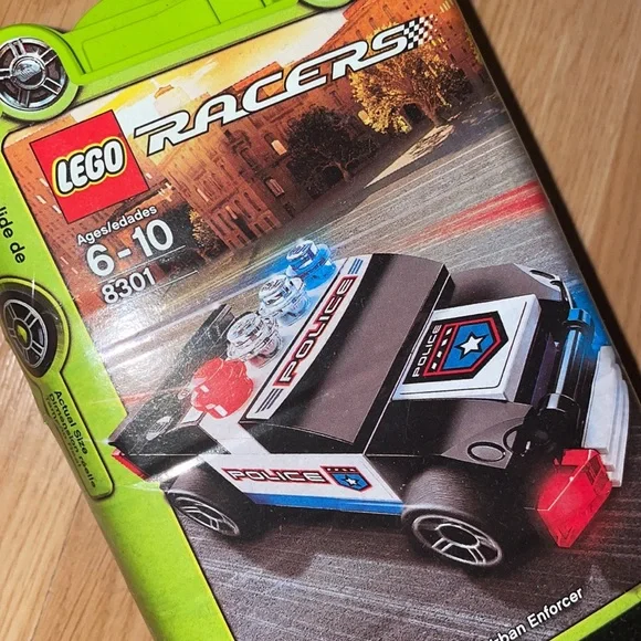 Lego 8301 Urban Enforcer - Picture 2 of 5